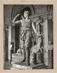 Adolphe Braun (1812-1877), Diana als jageres, kooldruk/ foto van beeld in het Louvre.  Rijksmuseum Amsterdam
